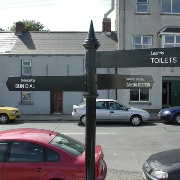 Ali Fingers close up