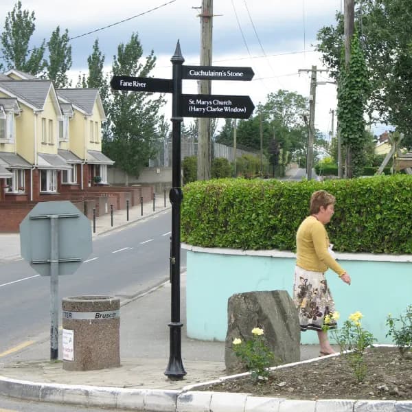 Boyne Signpost in Knockbridge, Louth July 2007