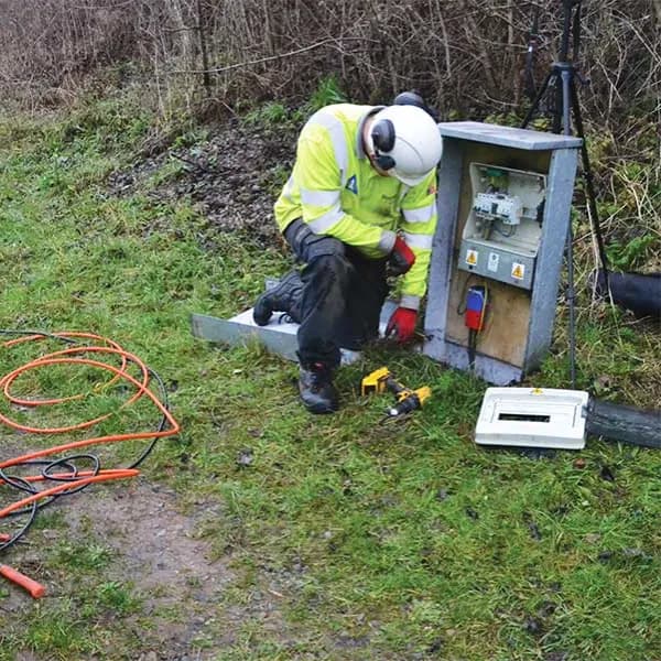 sis pillar web image 2 960x600