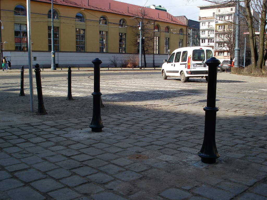 RS76: Bollard Installation at Wrocław Puppet Theatre